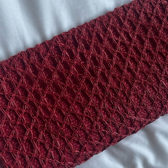 Hand-woven raffia clutch - Picture 6 of 6